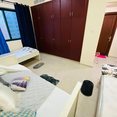 Nash Guest House Females Only Dubai Buitenkant foto