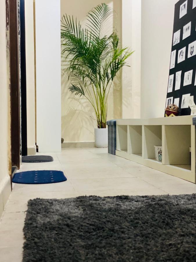 Nash Guest House Females Only Dubai Buitenkant foto