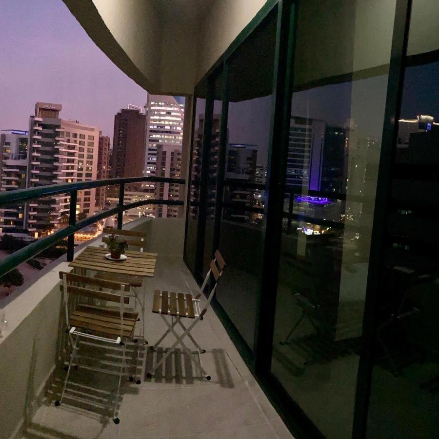 Nash Guest House Females Only Dubai Buitenkant foto