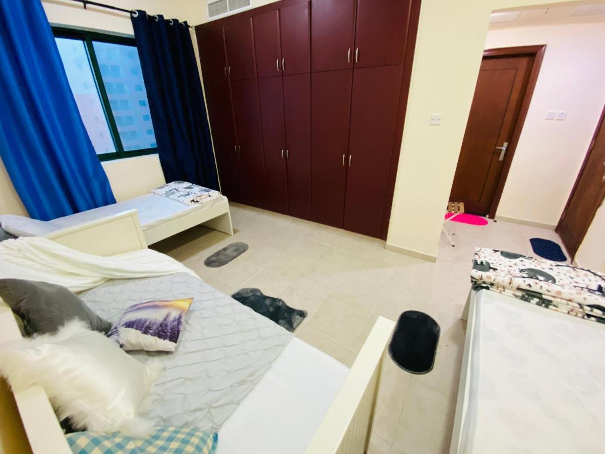 Nash Guest House Females Only Dubai Buitenkant foto