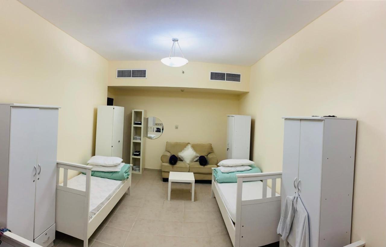 Nash Guest House Females Only Dubai Buitenkant foto