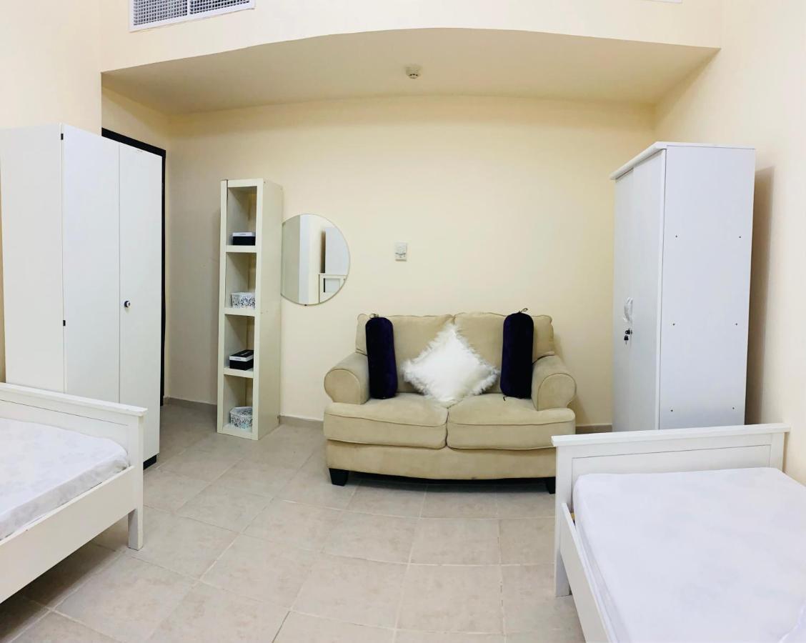 Nash Guest House Females Only Dubai Buitenkant foto