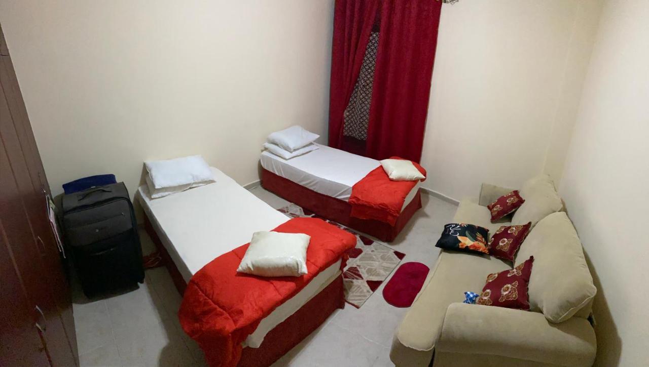 Nash Guest House Females Only Dubai Buitenkant foto