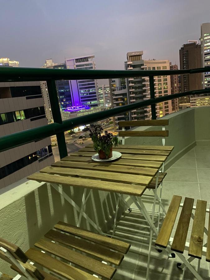 Nash Guest House Females Only Dubai Buitenkant foto