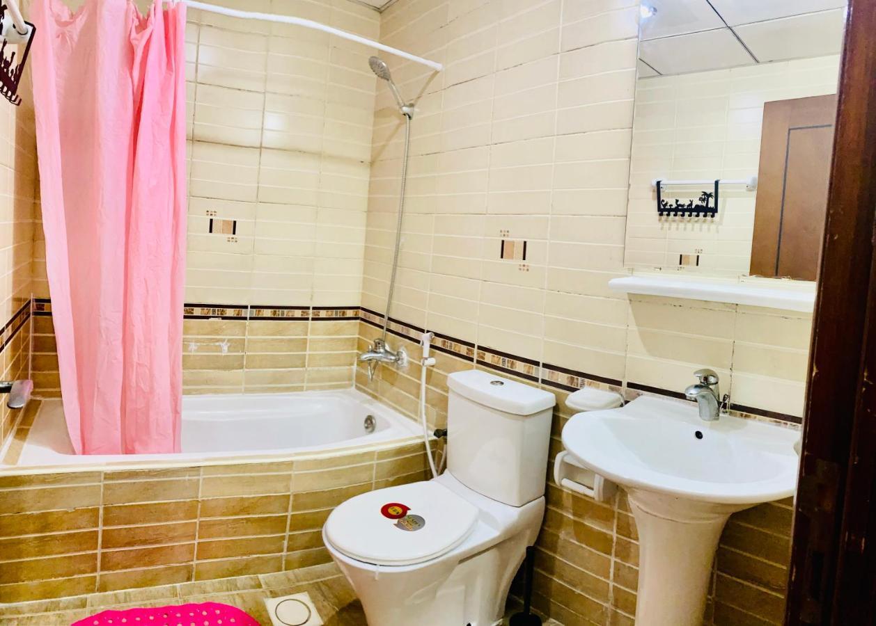 Nash Guest House Females Only Dubai Buitenkant foto