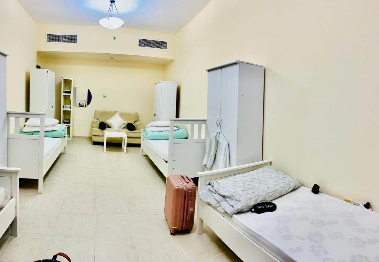 Nash Guest House Females Only Dubai Buitenkant foto