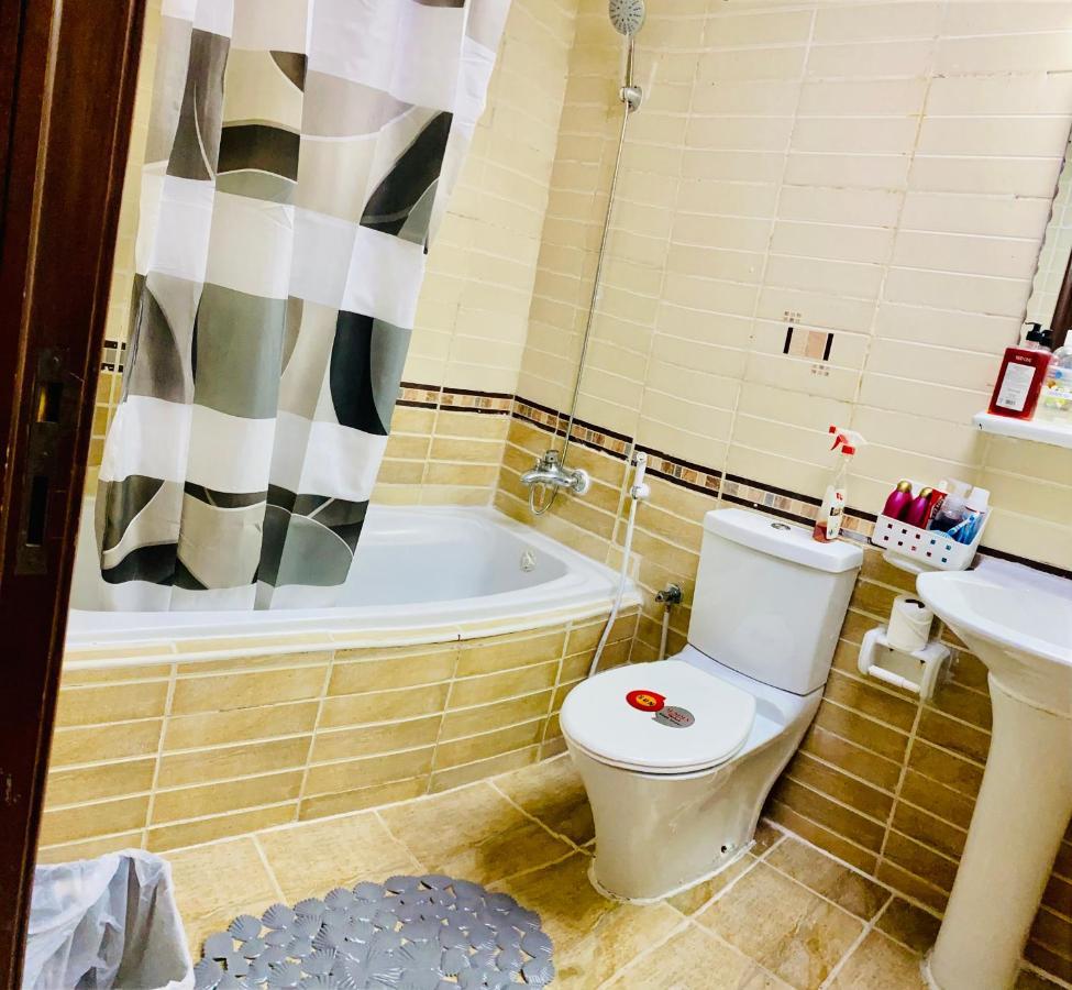 Nash Guest House Females Only Dubai Buitenkant foto