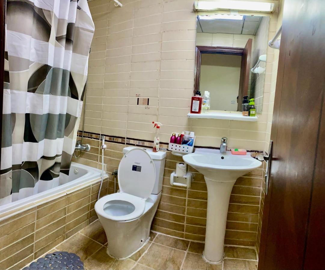 Nash Guest House Females Only Dubai Buitenkant foto