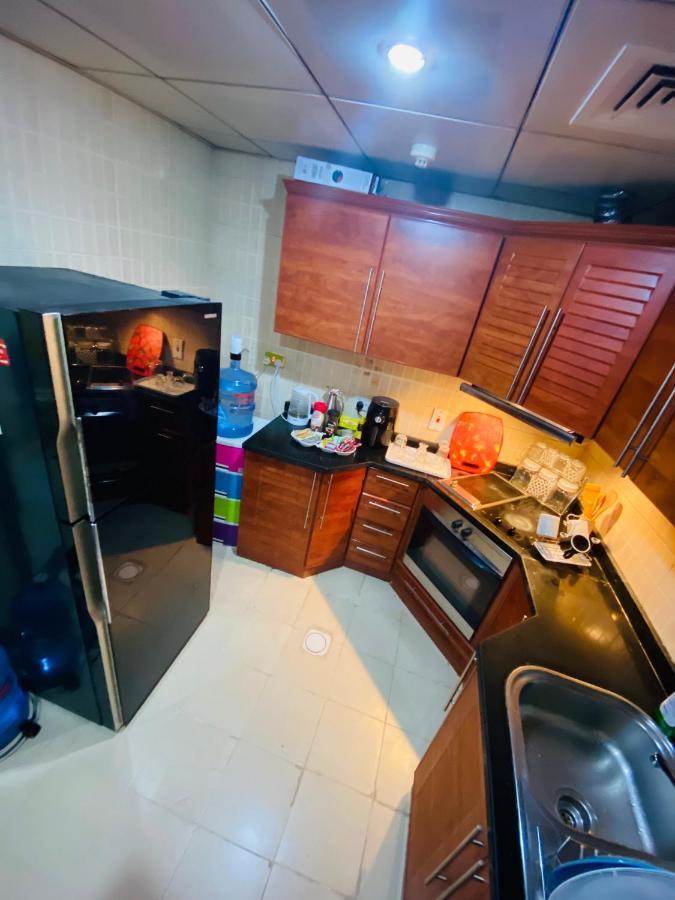 Nash Guest House Females Only Dubai Buitenkant foto